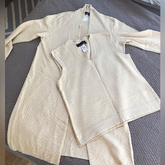 Jones New York Sweaters - Stunning vintage long sweater and vest set with a chevron knit pattern. EUC